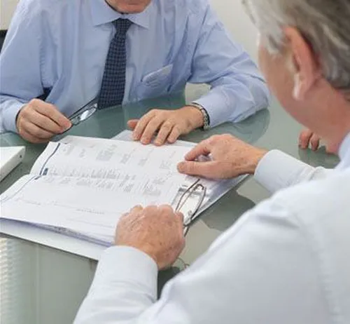 Collaborateurs d une entreprise travaillant ensemble lors d un reportage photo corporate realise a Lyon