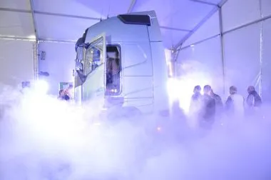 Reportage photo lancement nouveau camion Volvo Truck FH à Lyon – soirée événementielle photographe