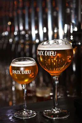 Photo produit bière en situation dans un bar – photographe produit alimentaire Lyon