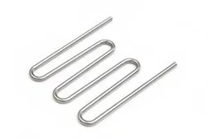 Packshot professionnel d'une pièce mécanique industrielle sur fond blanc avec éclairage maîtrisé et retouches