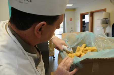 Service et préparation des repas dans un site de restauration collective Elior