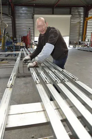 Portrait métier ouvrier site de production atelier métal – photographe corporate Lyon Philippe Théry