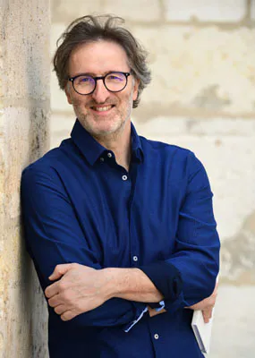 Portrait d'entrepreneur pour site internet réalisé en extérieur à Lyon