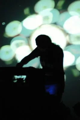 Nuits Sonores Lyon – reportage photo festival musique électronique piscine du Rhône