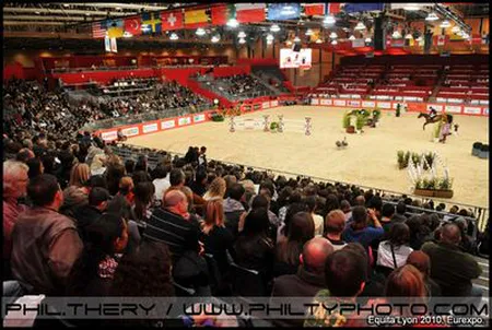Gradins concours hippique saut d'obstacle salon Equita Lyon Eurexpo – reportage photo