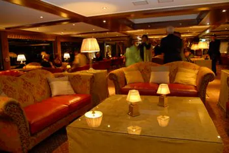 Intérieur élégant bateau croisière River Royale Lyon – photographe architecture et événementiel