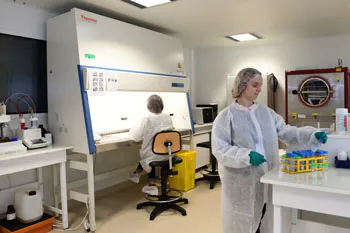 Reportage photo salle blanche laboratoire industriel Lyon – photographe Philippe Théry