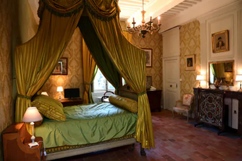 Photo d'une chambre du Château de Chavagneux destinée à l'hébergement des visiteurs