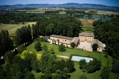 Vue aérienne du Château de Chavagneux et de son environnement au drone