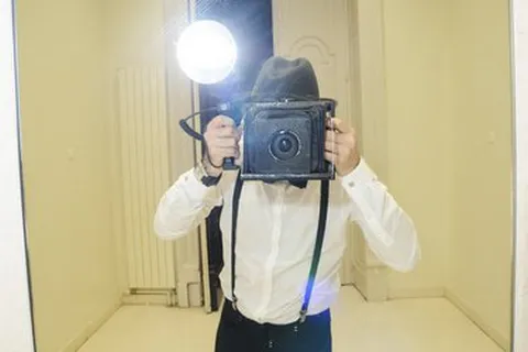 Photographe lors d'une soirée sur le thème des Années Folles à Lyon – reportage événementiel