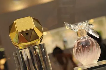 Produit de luxe présenté sur un stand du salon Luxepack Monaco