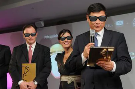 Remise de prix et participants réunis au salon Luxepack Monaco