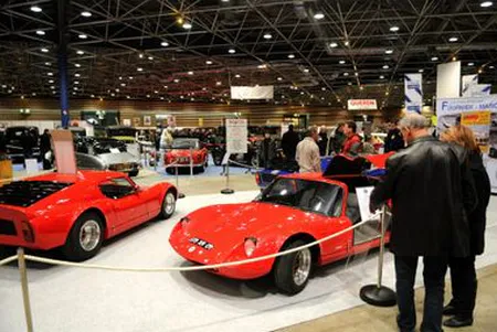 Voitures anciennes exposées au salon Epoqu'Auto à Eurexpo Lyon