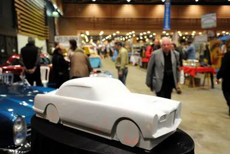 Maquette de voiture ancienne exposée au salon Epoqu'Auto à Eurexpo Lyon