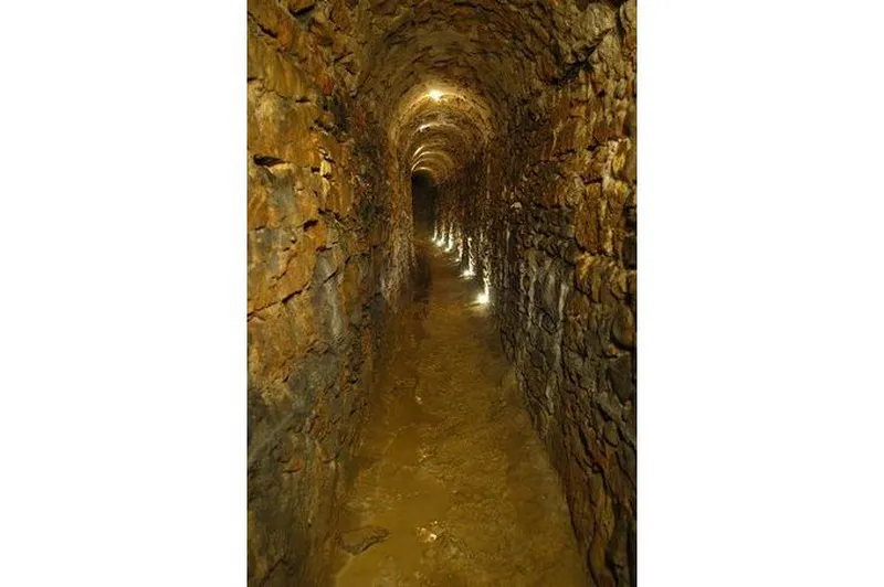 Lyon Souterrain Galerie vieilles pierres le greillon credit photo Philippe Théry Photographe