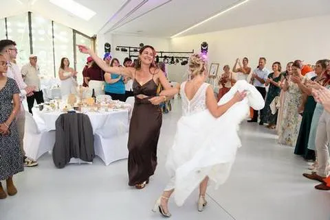 marche-couple-main-dans-la-main