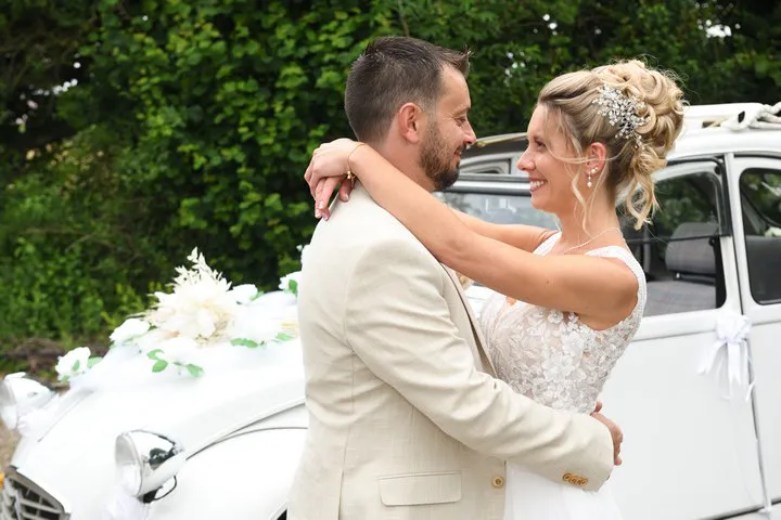 Photo de couple de mariage dans un parc à Lyon
