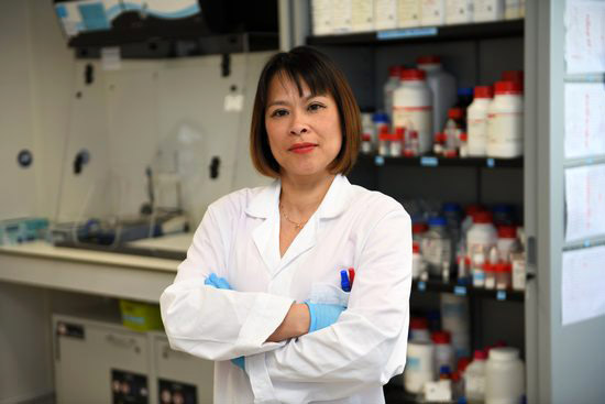 Mai Huong Chatain-Ly, portrait et reportage en laboratoire, credit photo: Philippe Thery