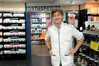 portrait pharmacien dans son officine credit photo Philippe Thery