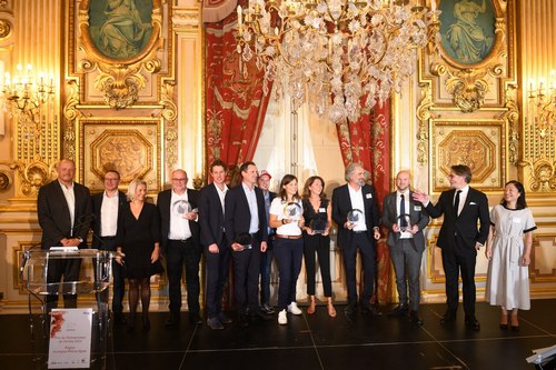 photo groupe remise prix entrepreneur hotel ville lyon, portrait prix IPNI en laboratoire, credit photo: Philippe Thery