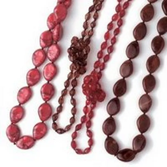 Packshot de collier en bijouterie, photographie publicitaire de bijoux à Lyon