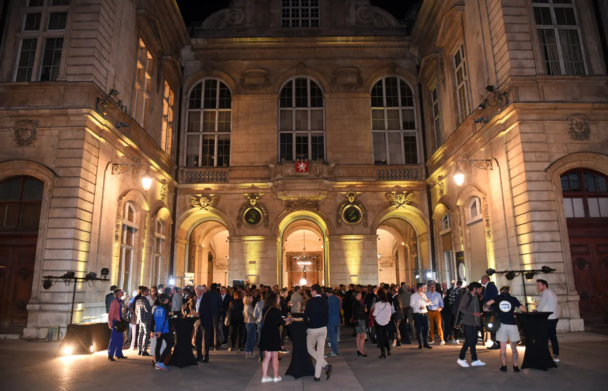 Cocktail networking après la cérémonie de remise de prix à Lyon, photographe événementiel