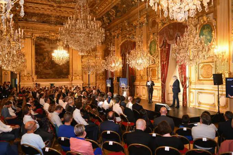 Cérémonie de remise de prix d entreprise à Lyon photographiée en reportage événementiel
