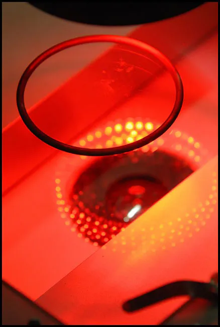 Photographe en action sur site industriel lyonnais : capture des savoir-faire techniques et processus de fabrication