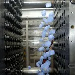 Photomontage professionnel à Lyon : accessoires industriels sur mannequin invisible pour mise en valeur technique