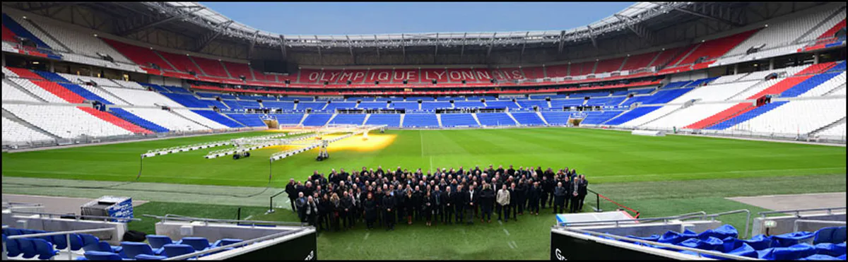 Photo de groupe a Lyon avec montage Photoshop professionnel