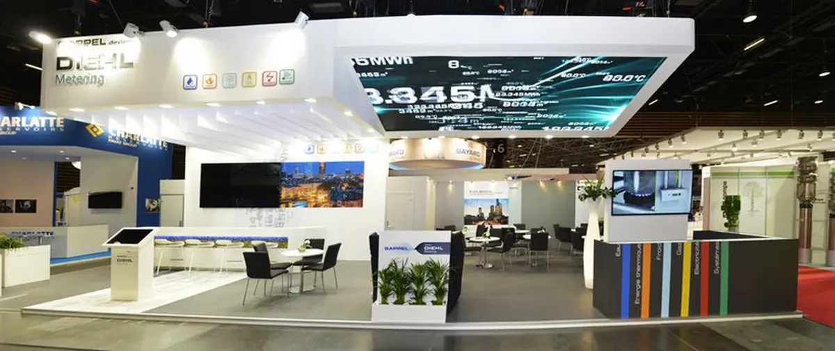 Photographe a Lyon realisant un reportage photo sur un stand de salon professionnel