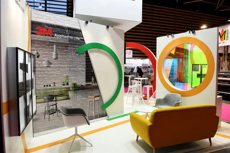 Stand de salon professionnel avant ouverture  au salon CPrint Piscine a Eurexpo Lyon photographie evenementielle