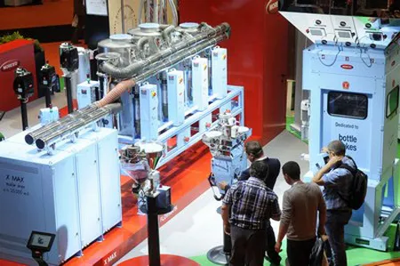 Échanges professionnels sur un stand au salon FIP Solution Plastique et 3D Print à Lyon Eurexpo