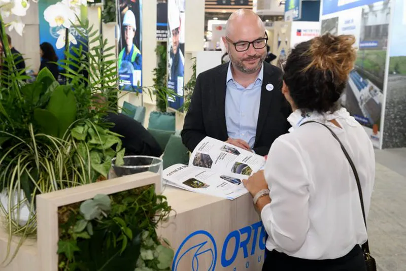 interactions professionnelles sur le stand Ortec au salon Pollutec a Eurexpo Lyon