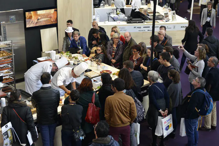 Photo panoramique produit chocolat salon Sirha Lyon Eurexpo par photographe stand et evenementiel