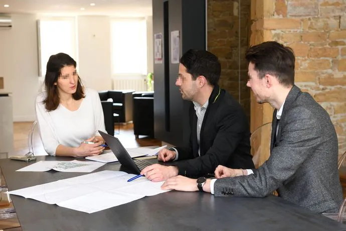 Mise en situation professionnelle lors d un reportage photo entreprise a Lyon chez Viabilis