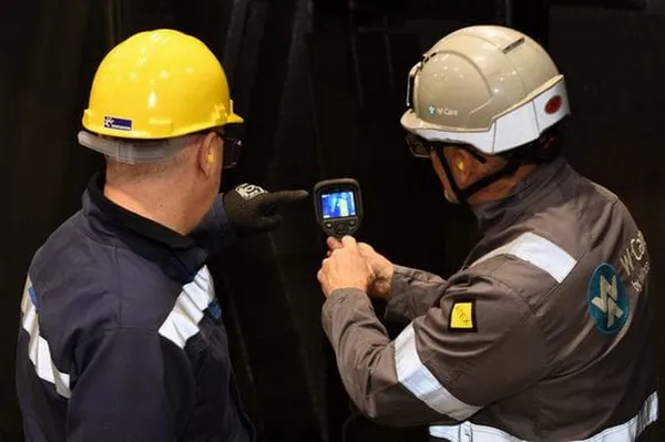 Synthèse du reportage photo chez Winoa France Wabrasives : capture globale des installations et des processus industriels