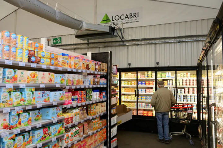 vue interieure rayon supermarche temporaire U Express Huisserie credit photo Philippe Thery