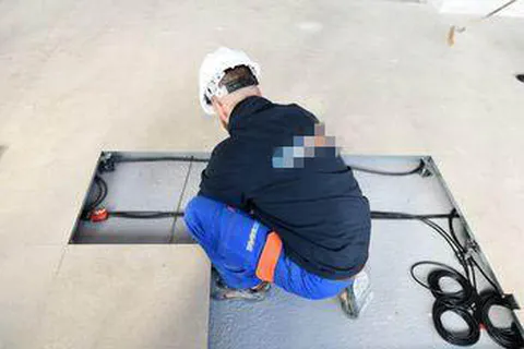 technicien en intervention – reportage photo sur chantier pour site internet entreprise Lyon