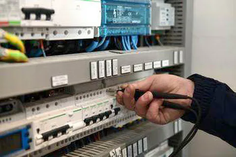 reportage photo pour site internet d'entreprise à Lyon – chantier électrique EGA