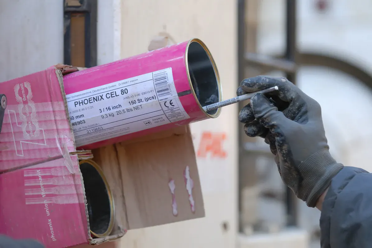 Électrode cellulosique Phoenix CEL 80 utilisée pour le soudage des conduites gaz – chantier GRTgaz Mâconnais