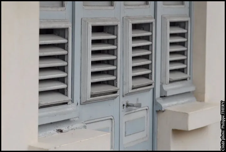 Porte et volets en bois de style caribéen, maison de Martinique